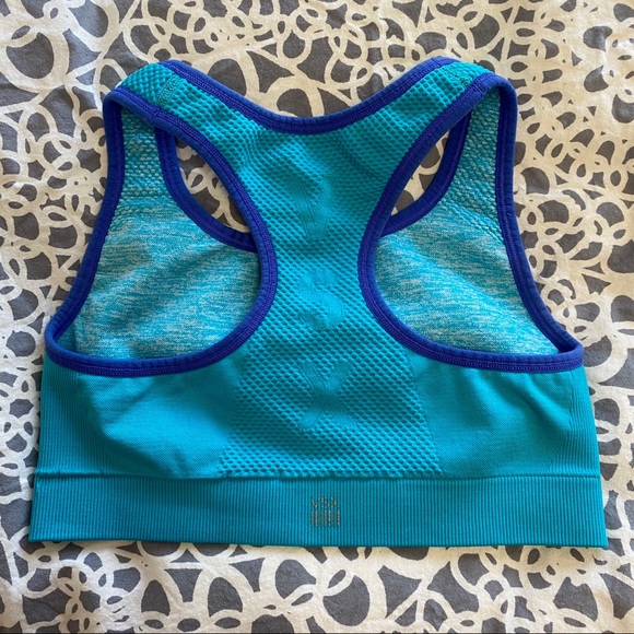 VICTORIA SECRET SEAMLESS REVERSIBLE SPORTS BRA - Picture 5 of 7